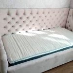 Кровать на заказ с мягким изголовьем фото